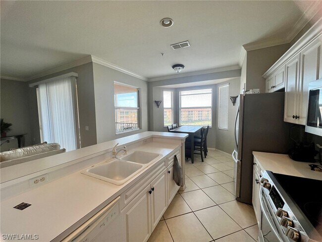 Building Photo - 8570 Kingbird Loop