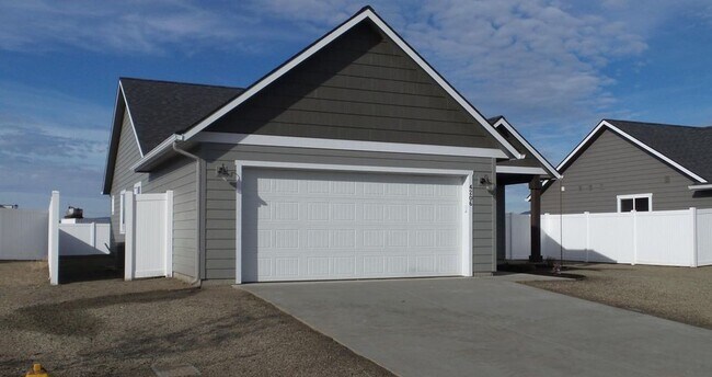 Building Photo - SINGLE FAMILY HOME ON PRADERA (RPM#35)