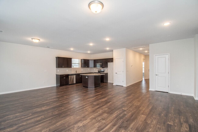 Building Photo - 2000 Sercy Dr