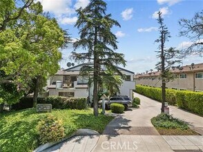 Building Photo - 996 W Huntington Dr