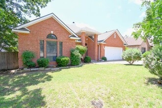 Building Photo - 719 Oak Hollow Dr