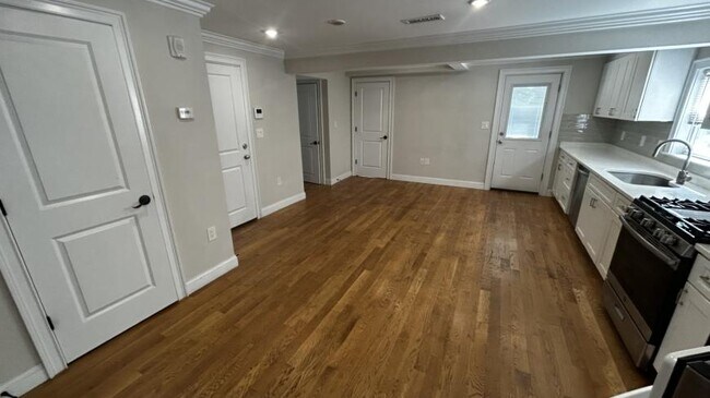 Building Photo - 3 bedroom in Boston MA 02134
