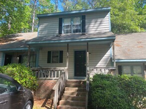 Building Photo - 554-556 Brent Rd