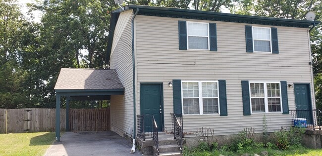 Building Photo - 817 Oak Leaf Dr