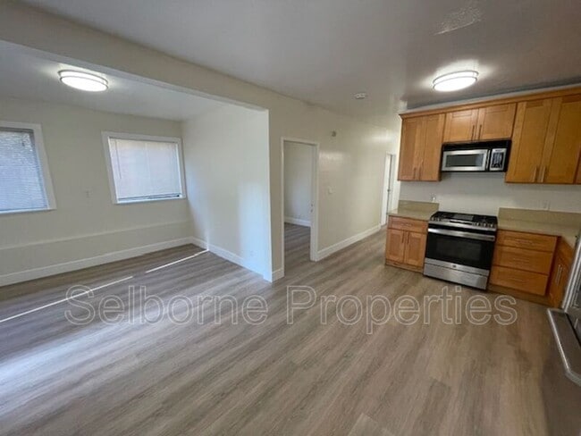 Building Photo - 1944 E 20th St