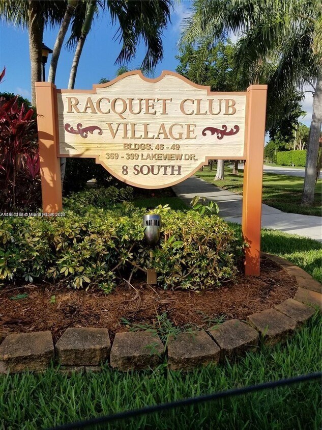 Foto principal - 369 Lakeview Dr