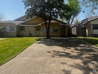 Building Photo - 22413 Tree House Ln
