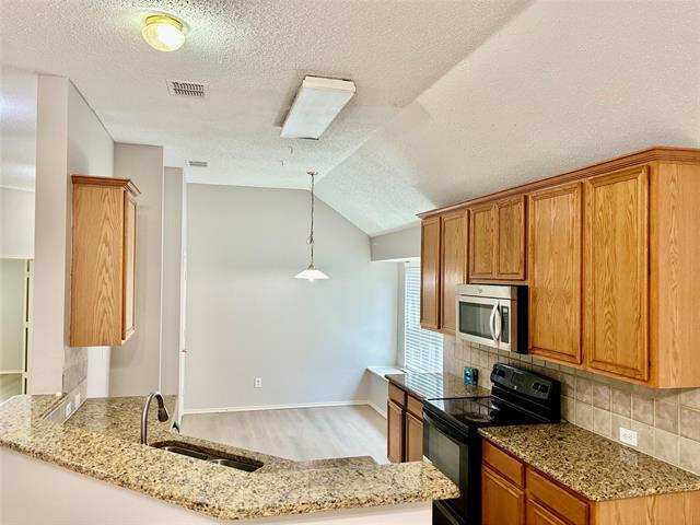 Building Photo - 7180 Chinquapin Dr