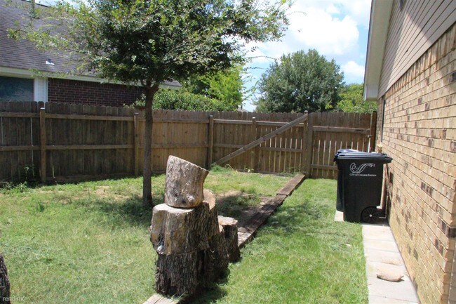 Foto del edificio - 802 Kalanchoe Ct