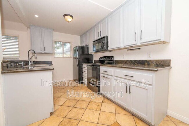 Foto del edificio - 9860 Dale Ave