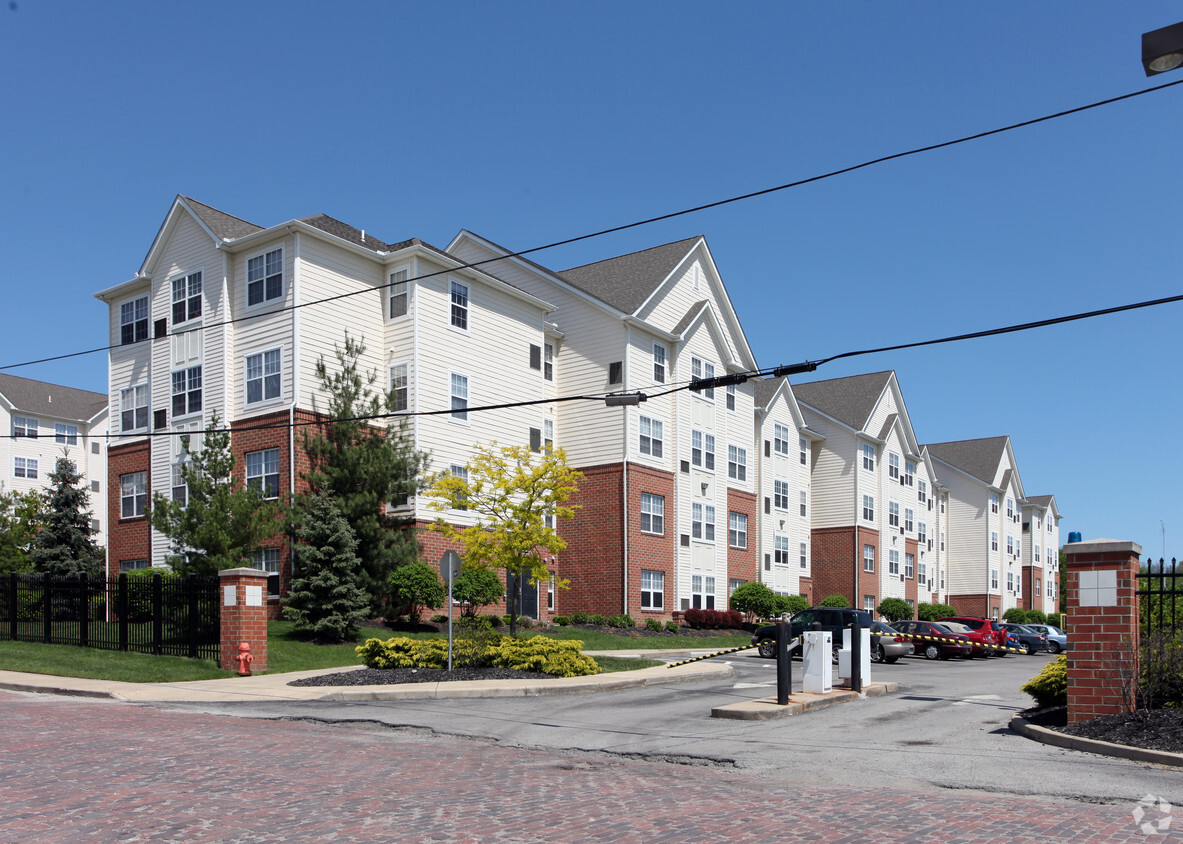 Primary Photo - Student | University Courtyard Apartments