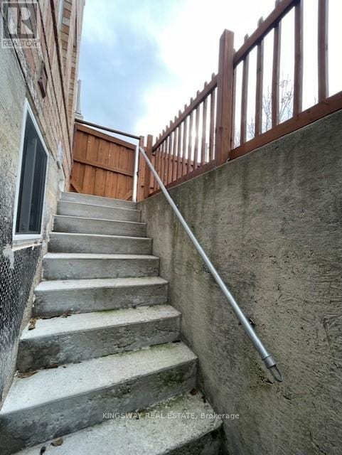 Building Photo - 872 Bethany Crescent