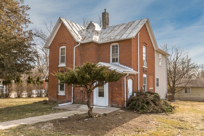 Building Photo - 1112 N Dodge St.
