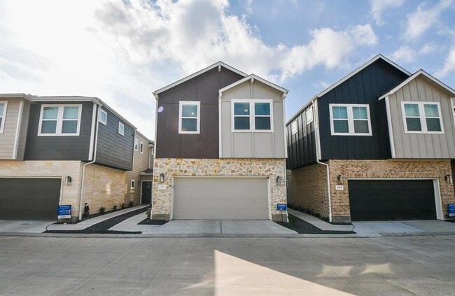 Building Photo - 1527 Lakeline Oak Dr