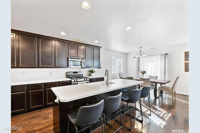 Building Photo - 4 br, 2.5 bath House - 1001 Stonehaven Dr.