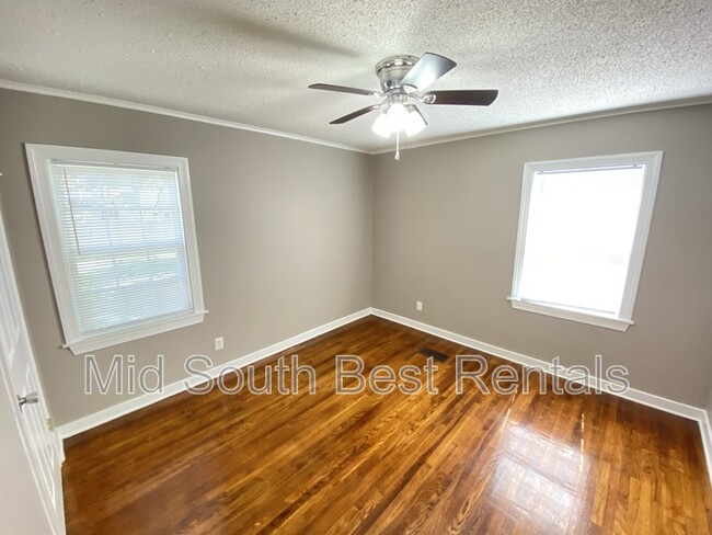 Building Photo - 1600 Cherry Rd