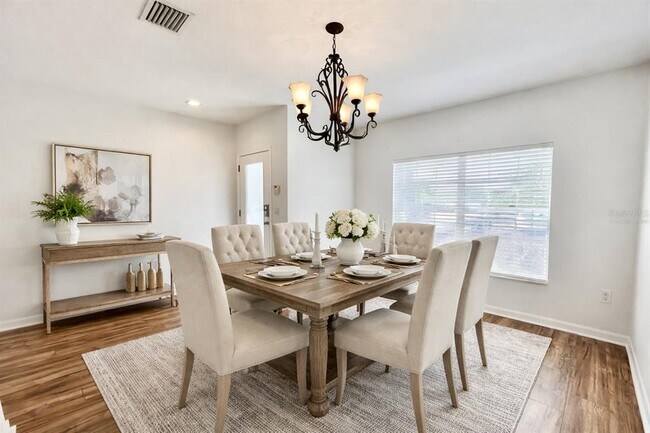 Building Photo - 15609 Stable Run Dr