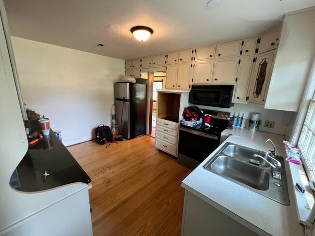 Building Photo - 15 Mann Ct