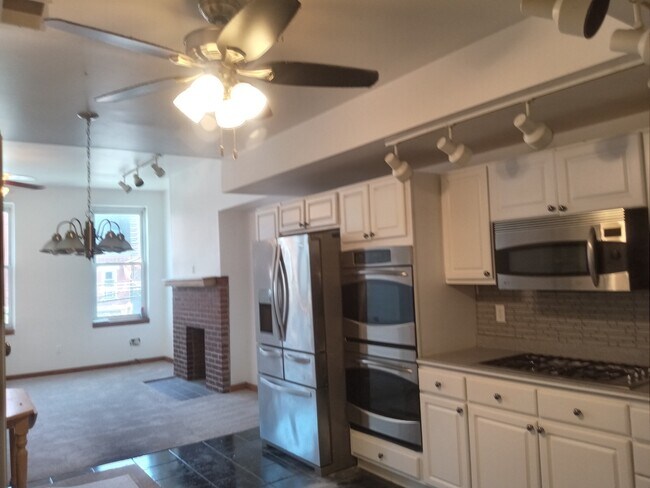 Cocina - 4518 Liberty Ave