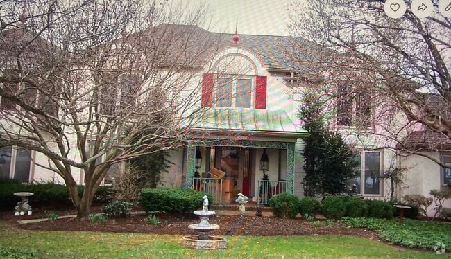 Building Photo - 418 W Oak St
