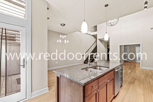 Foto del edificio - ?MOVE-IN SPECIAL: HALF OFF THE FIRST MONTH...