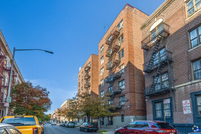 Foto del edificio - 2102 Beverley Rd