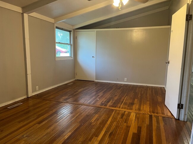 Building Photo - 7422 Northridge Dr