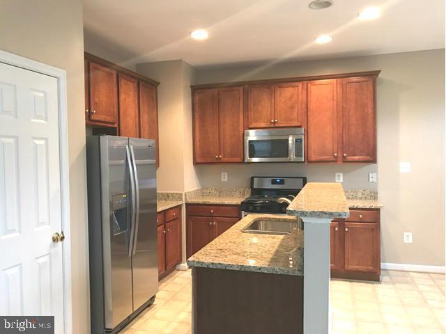 Building Photo - 8586 Wyngate Manor Ct