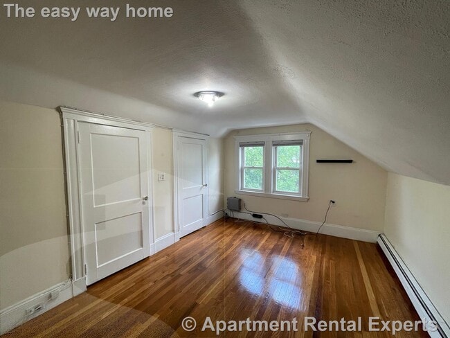 Building Photo - EAST Arlington Studio - All Utilities Incl...