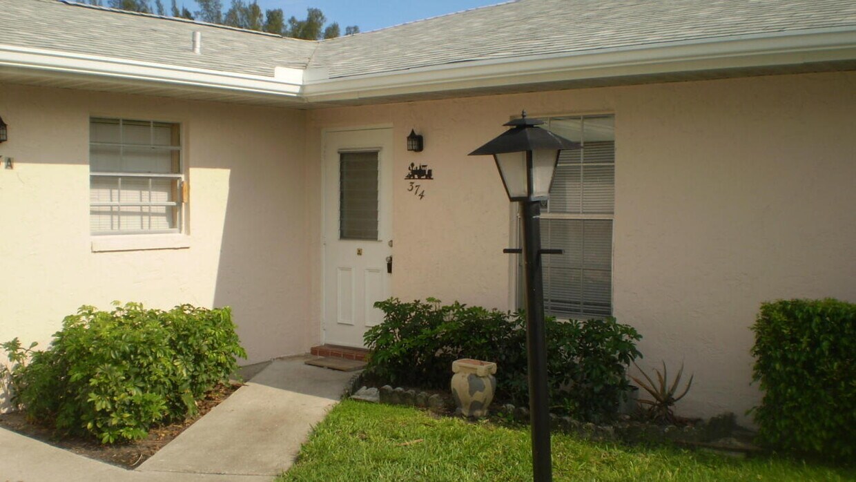 374 Bennington Ln, Lake Worth, FL 33467 Condo for Rent in Lake Worth
