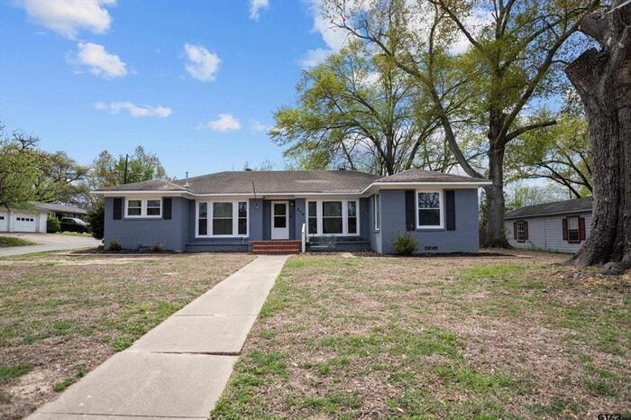 Primary Photo - 3 Bedroom 2 Bath 2 Carport Rental in Lindale!