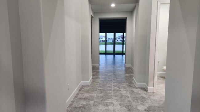 Foto del edificio - 14970 RedCove Pl