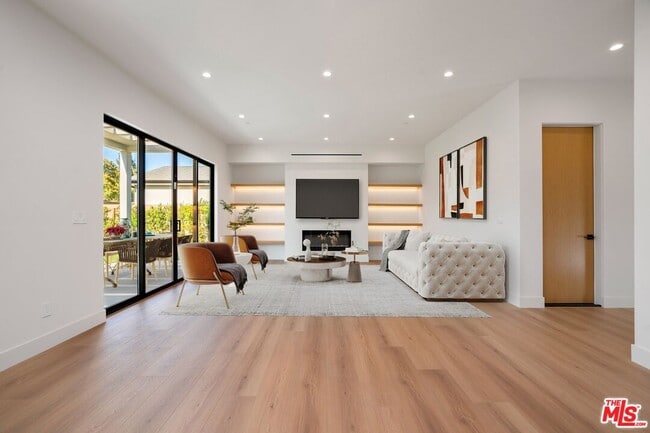 Building Photo - 5660 Winnetka Ave