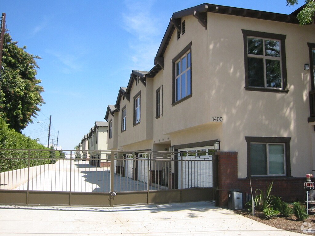 Foto del edificio - 1402 S California Ave