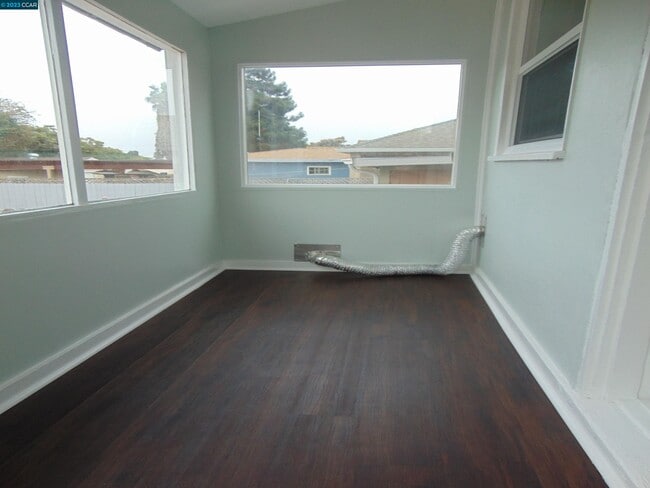 Building Photo - 2550 Clinton Ave