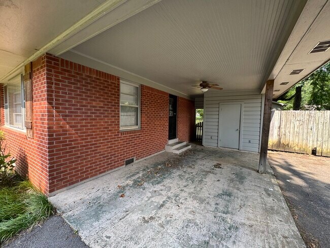 Foto del edificio - 3078 Chaucer Ln