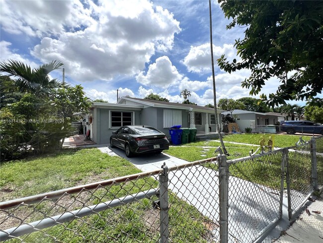 Building Photo - 121 Flagami Blvd