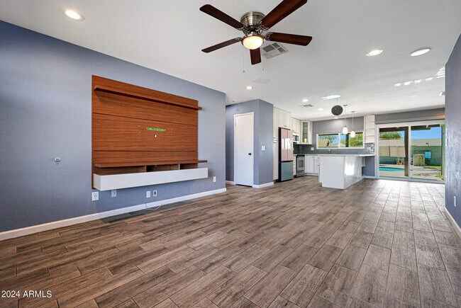 Building Photo - 2701 E Villa Rita Dr