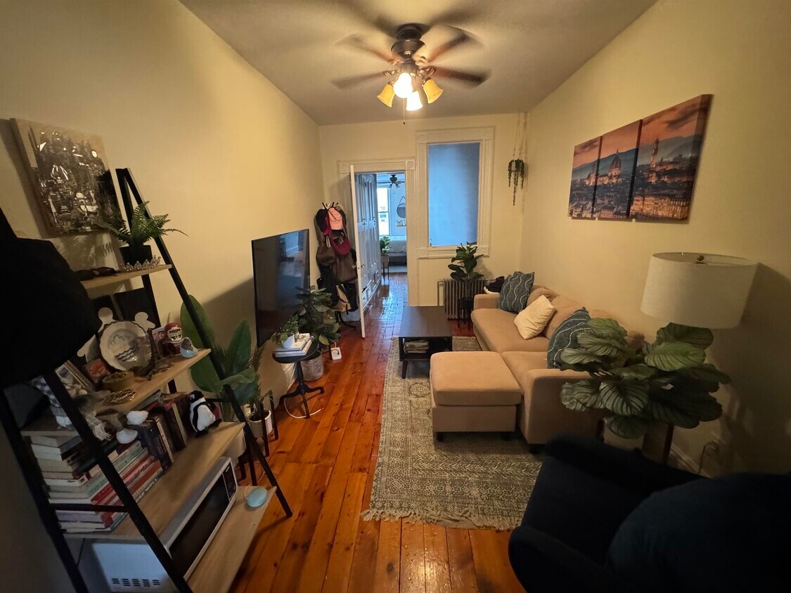 Foto principal - 310 Monroe St