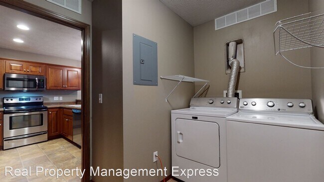 Building Photo - 2 br, 2 bath House - 8801 W 32nd Street #1