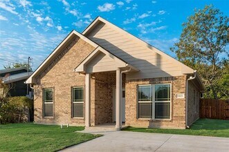 Building Photo - 905 Smith St