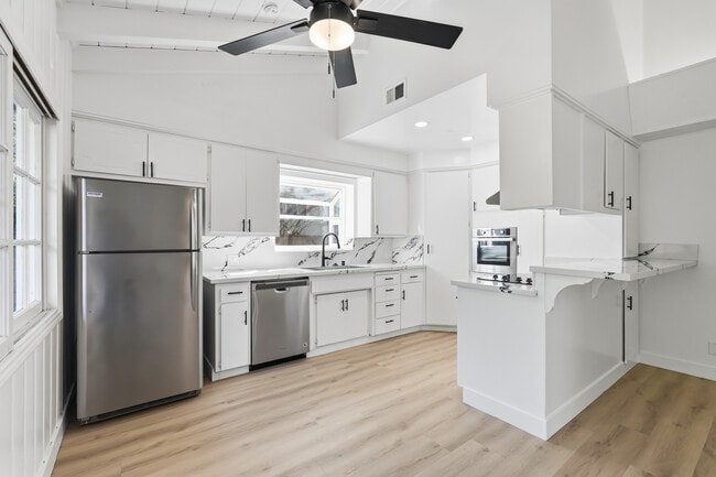 Foto del edificio - 23723 Aetna St