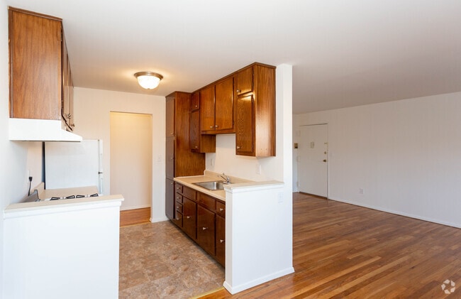 Kitchen - Jasontown II Apartments