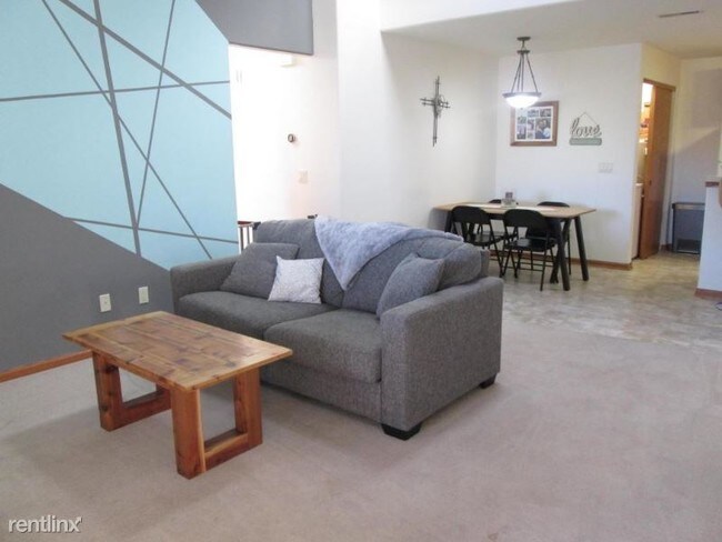 Building Photo - 2933 W Drexel Ave