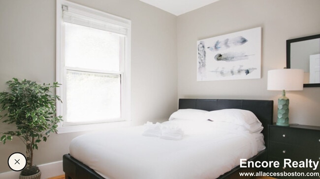 Building Photo - 8 Story St