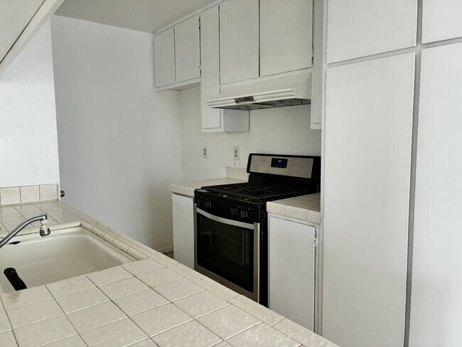 Foto del edificio - 4714 Greenholme Dr