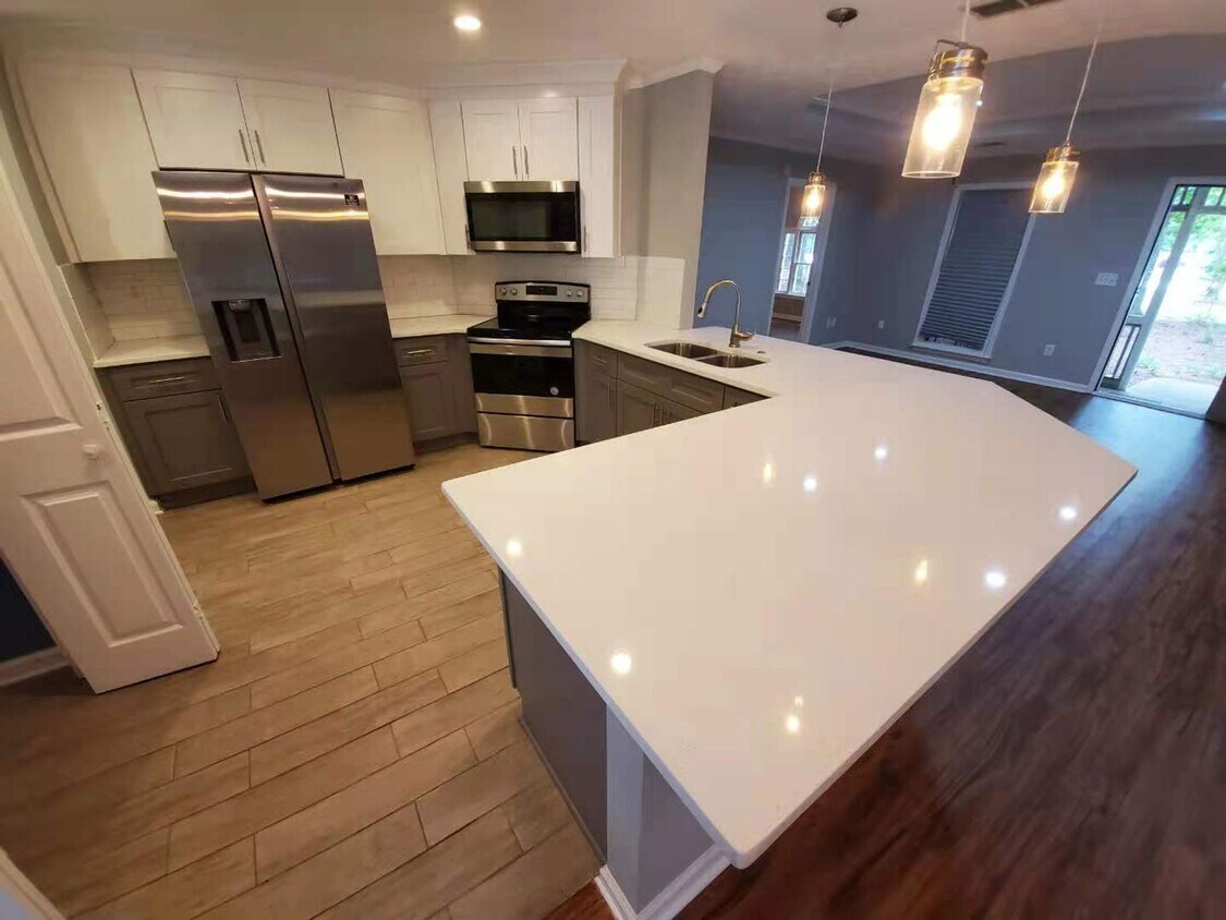 Foto principal - 2880 Highpoint Rd
