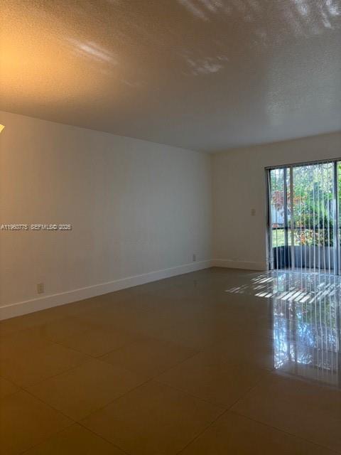 Foto del edificio - 3100 Riverside Dr