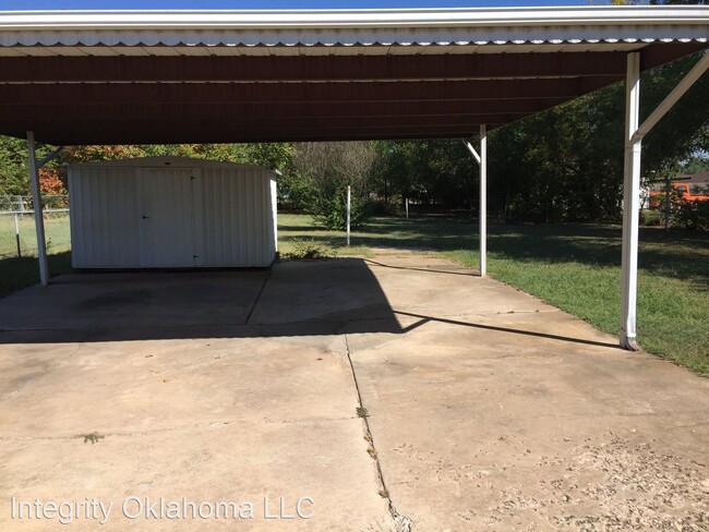 Foto del edificio - 3 br, 1 bath House - 9025 NE 16th Street