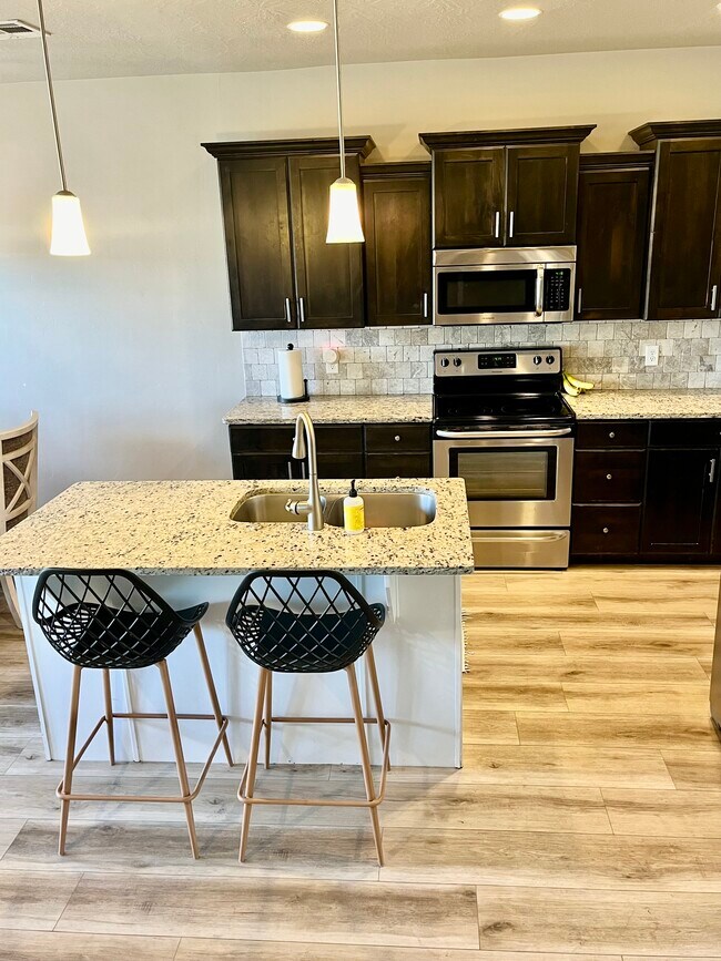 Foto del edificio - 404 Sage Crest Dr